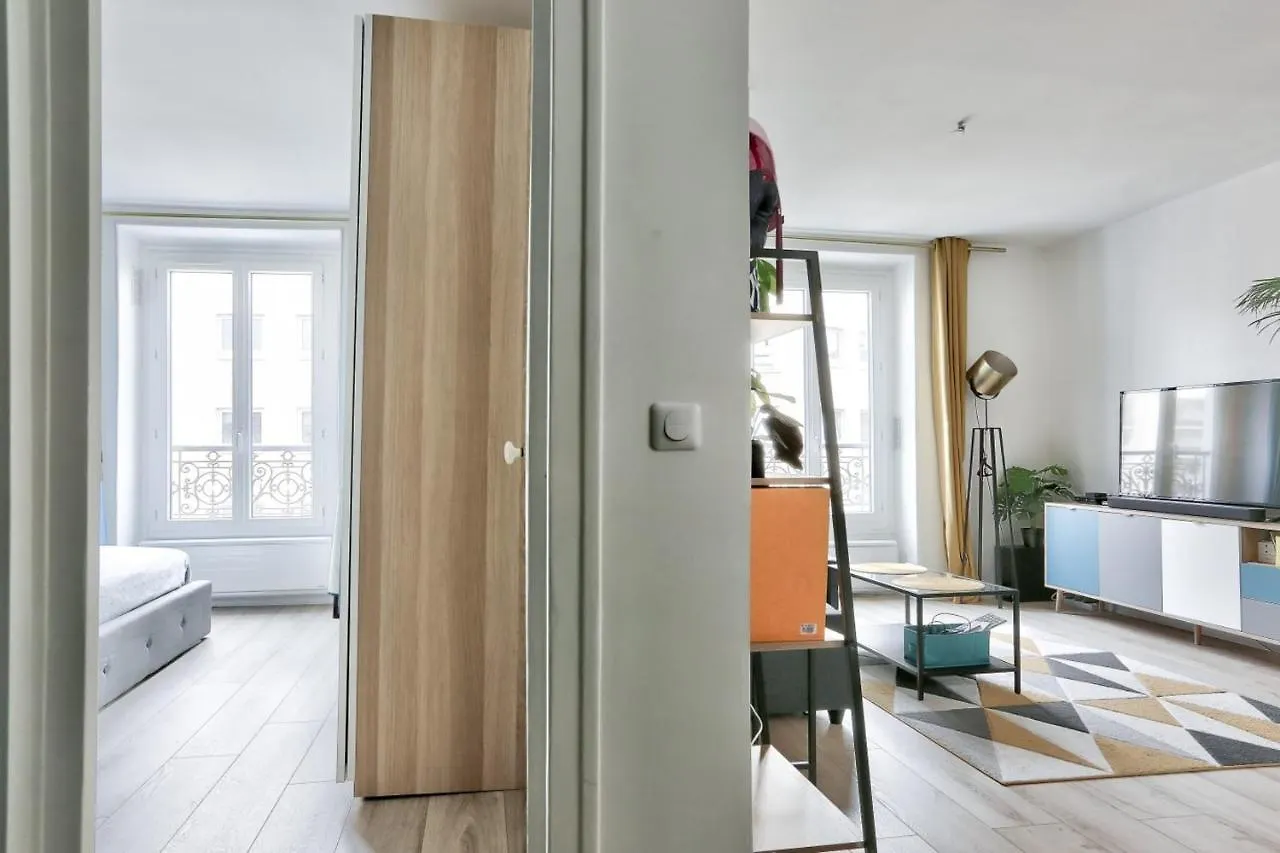 Bright Apartment For 4 People París