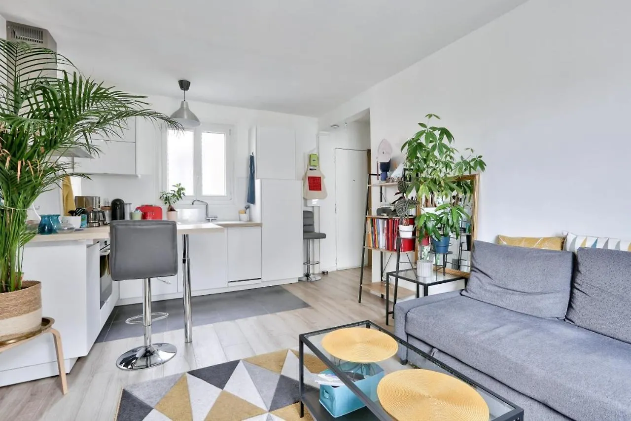Bright Apartment For 4 People Paris France