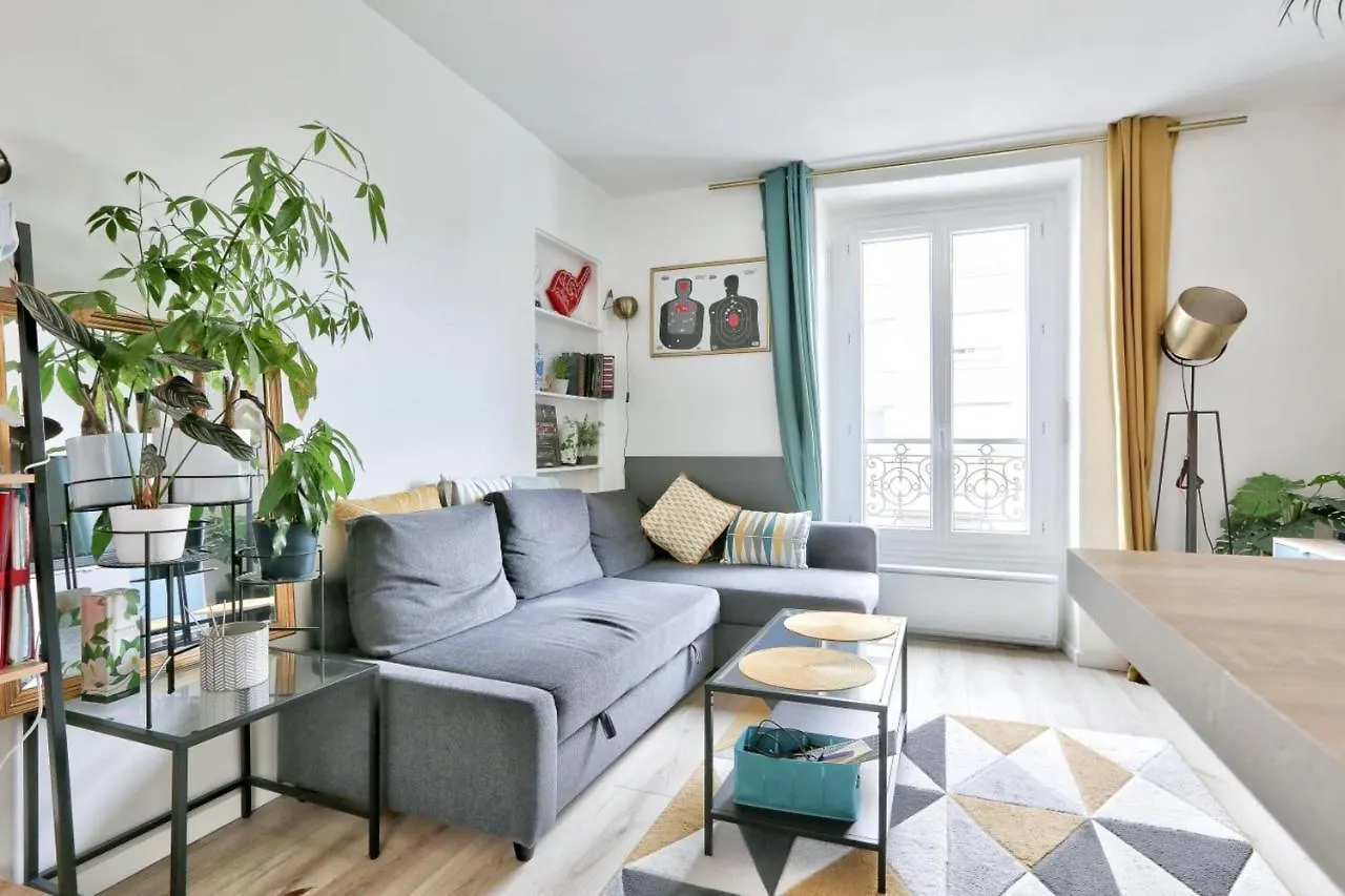 Bright Apartment For 4 People París