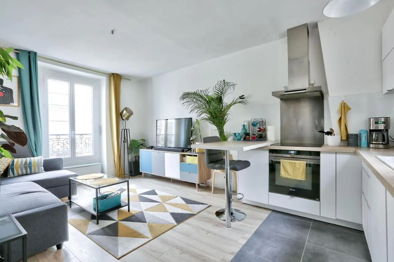 Bright Apartment For 4 People París 0*,