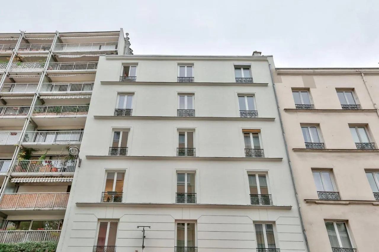 Bright Apartment For 4 People París